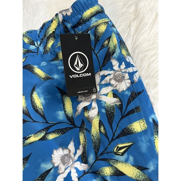 Men's Volcom Size X-large Swim trunks. NWT. Blue tropical floral theme. Hawaiian - Picture 9 of 16